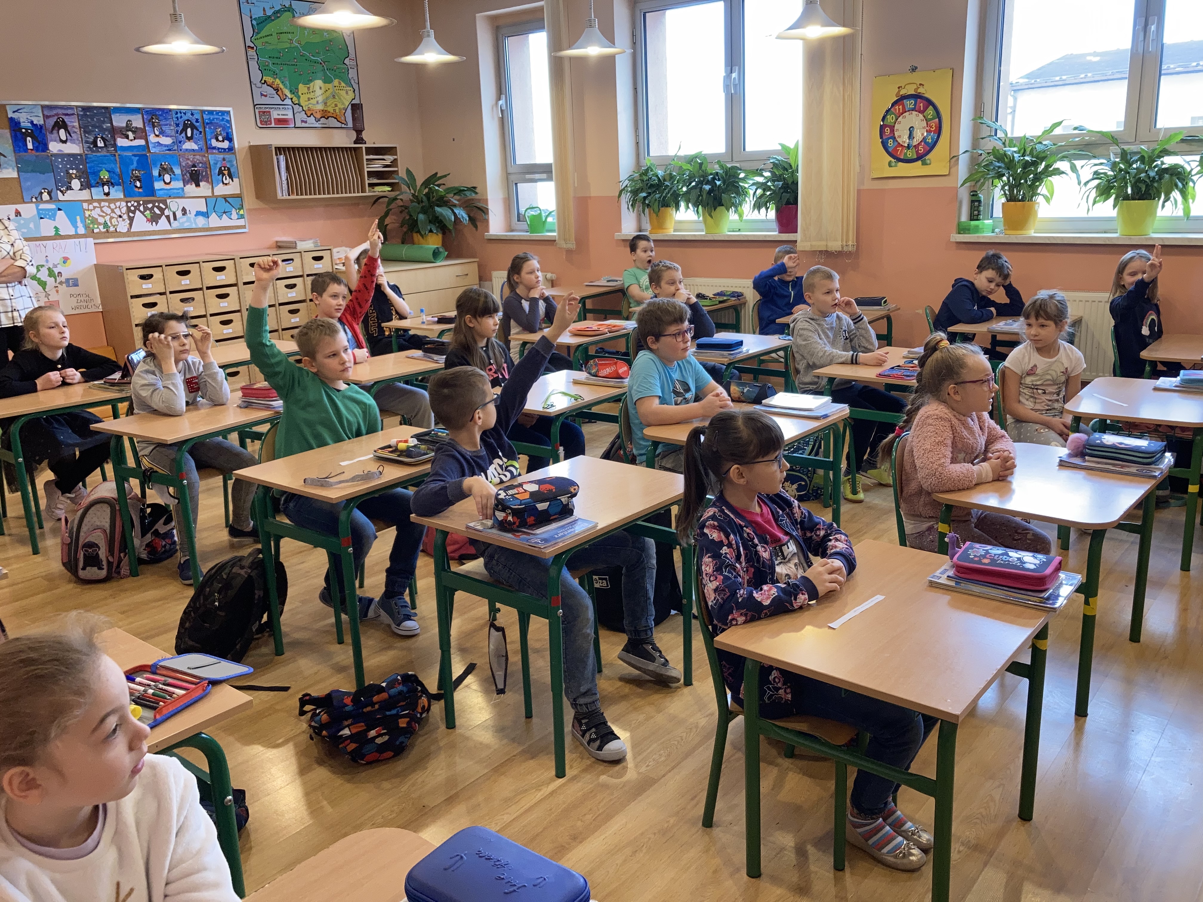 Uczniowie klasy 2b na spotkaniu z p. bibliotekarką Iwoną Brudny.